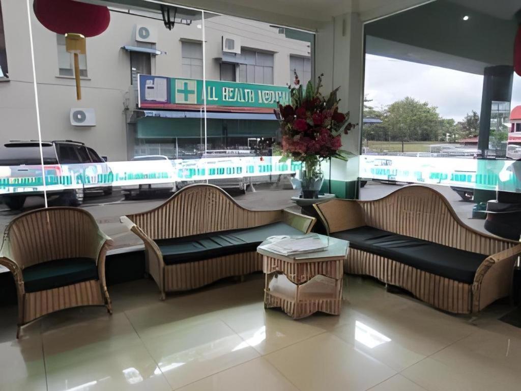 โฮเต็ลฮังฮัง Hotel กูชิง ภายนอก รูปภาพ